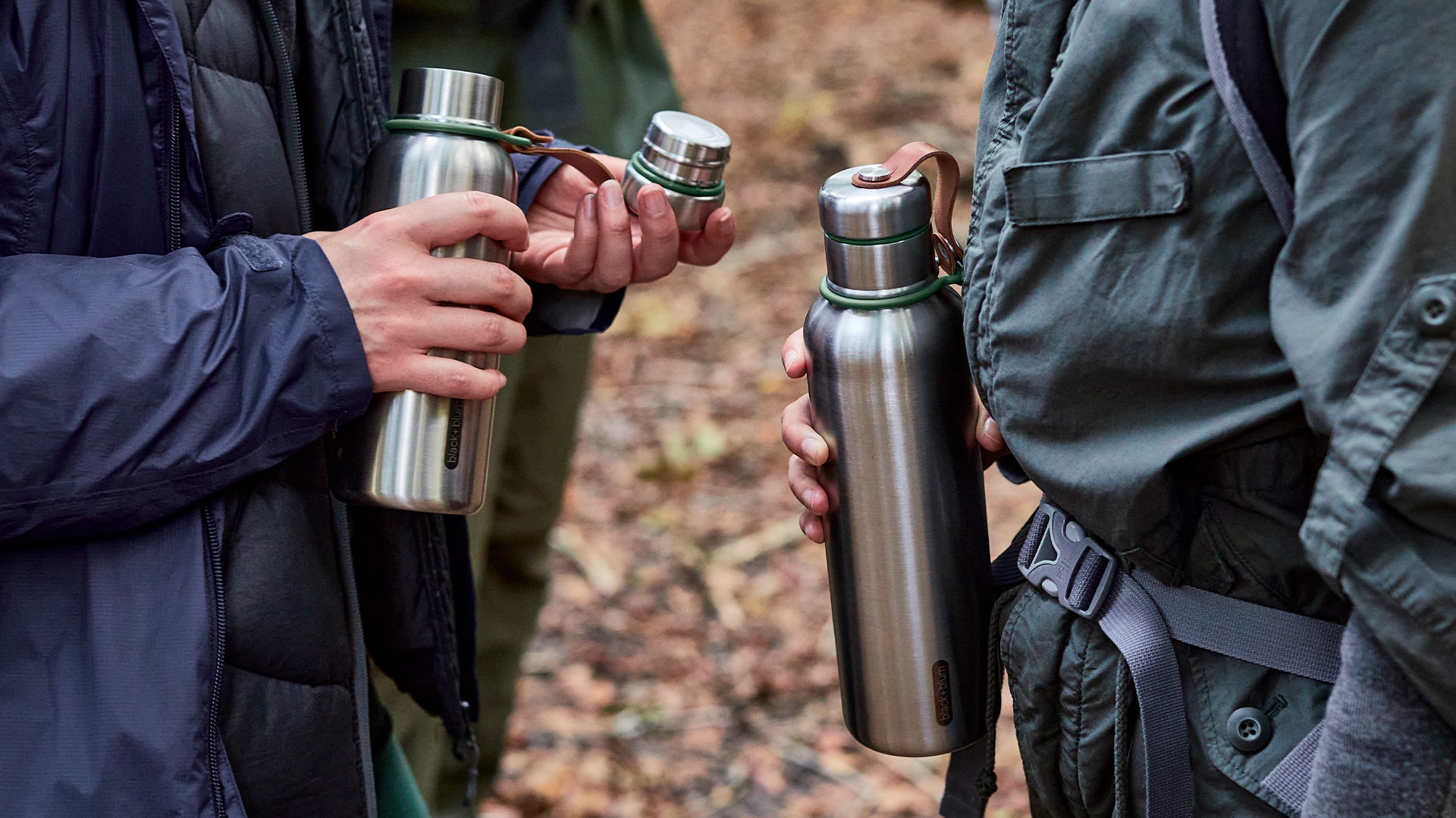 Large insulated water deals bottle